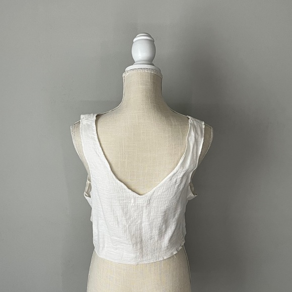Urban Outfitters White Muslin Cropped Top - Picture 2 of 3
